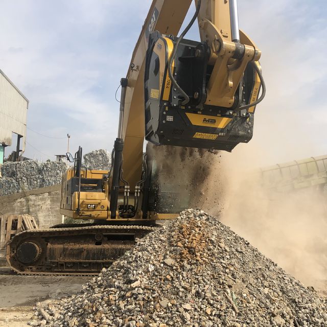 Bucket Crusher for excavator BF120.4 S4 MB Crusher