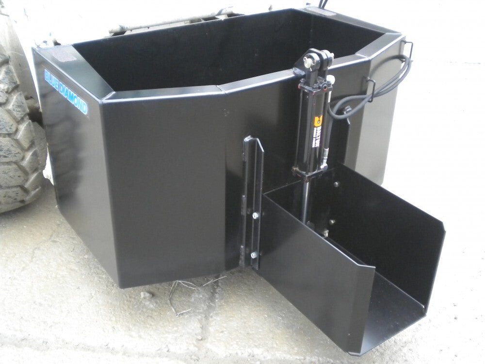Bucket – Dispensing Blue Diamond Attachments