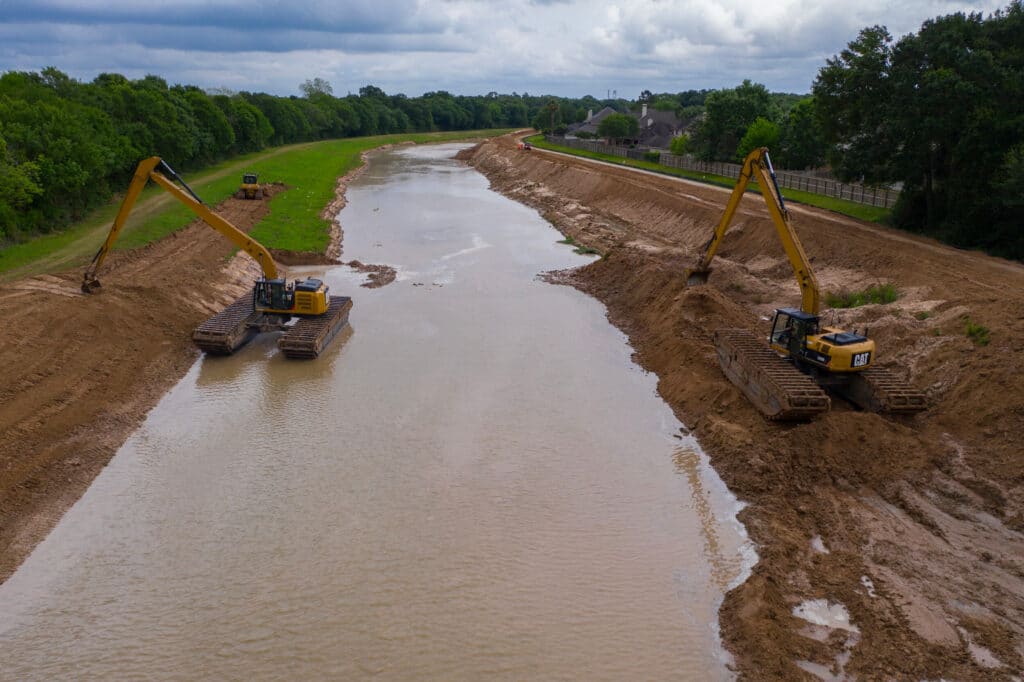 18-22 Ton Water Excavator Undercarriage - AM200-6 EIK Solutions