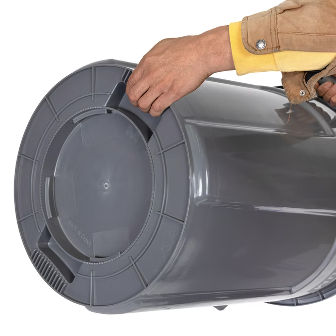 32 Gallon Pro-Series Trash Cans Magnum