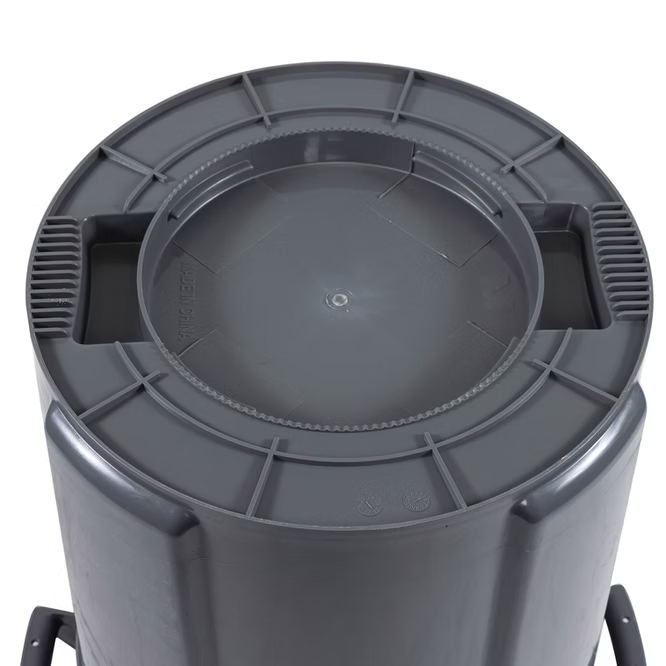 32 Gallon Pro-Series Trash Cans Magnum