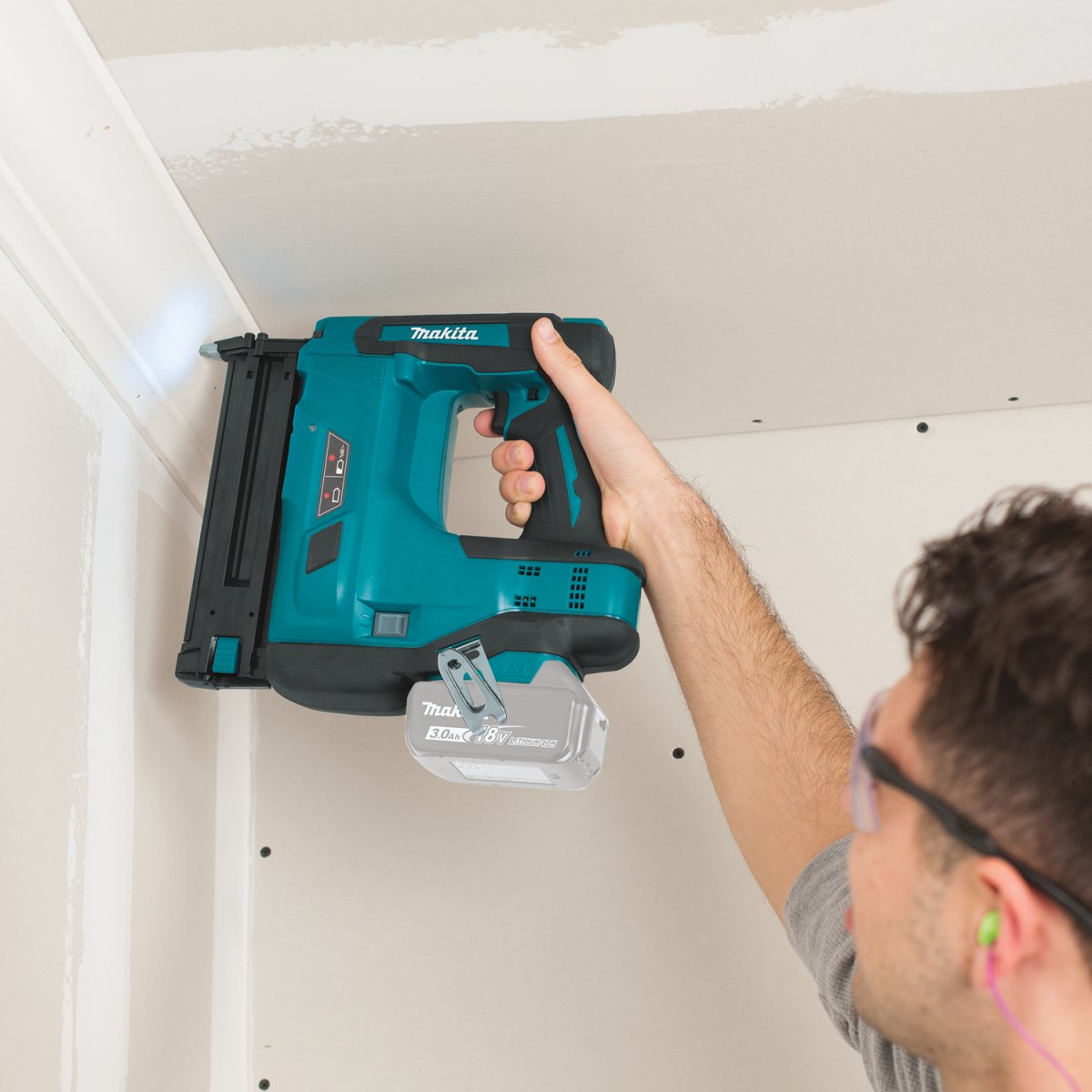 18V LXT® Lithium‑Ion Cordless 2" Brad Nailer, 18 Ga. Makita