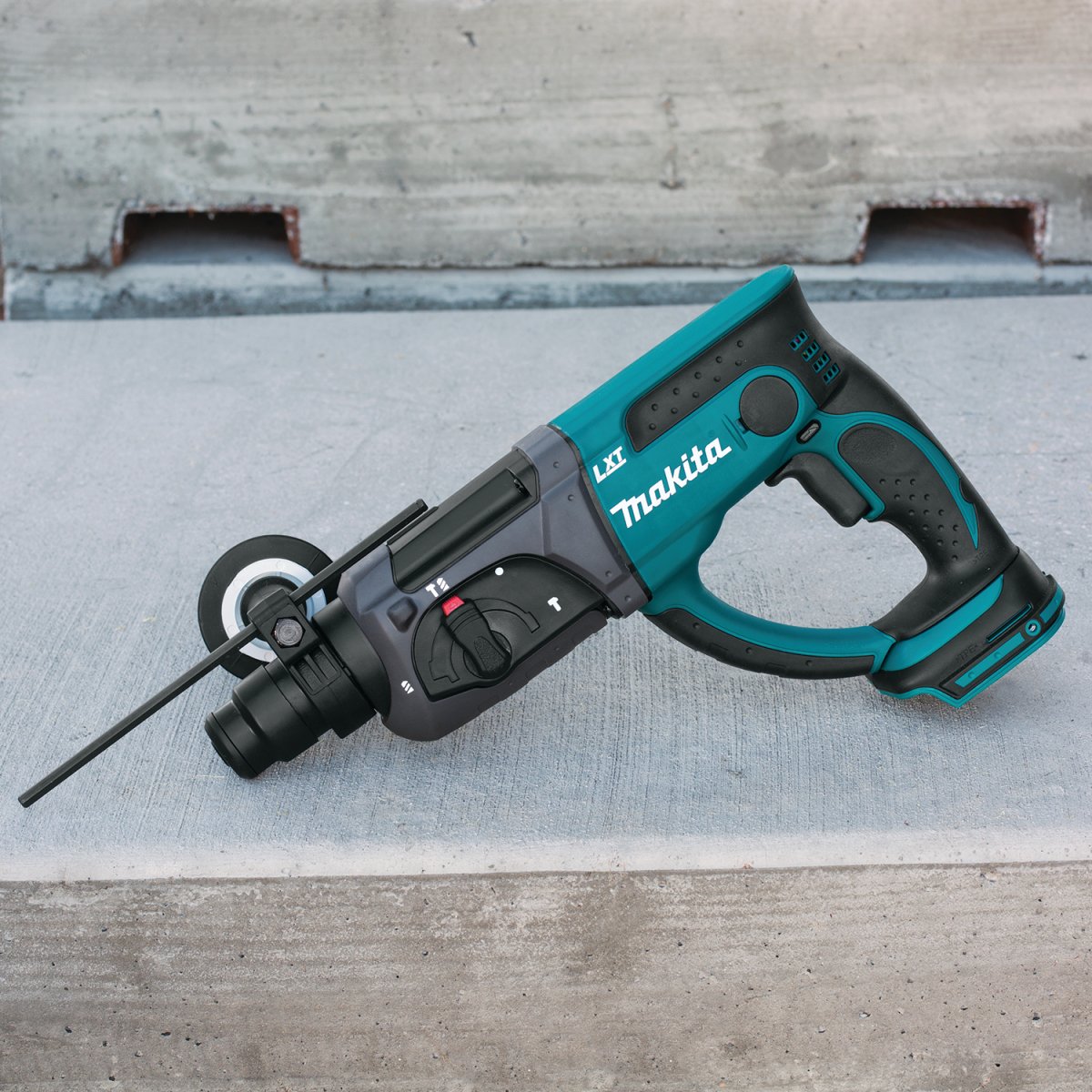 18V LXT® Lithium‑Ion Cordless 7/8" Rotary Hammer, Accepts SDS‑PLUS Bits Makita