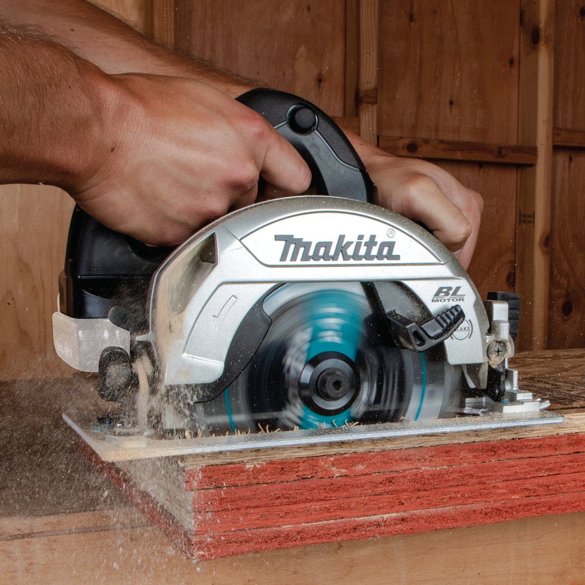 18V LXT® Lithium‑Ion Sub‑Compact Brushless Cordless 6‑1/2” Circular Saw, AWS® Capable Makita