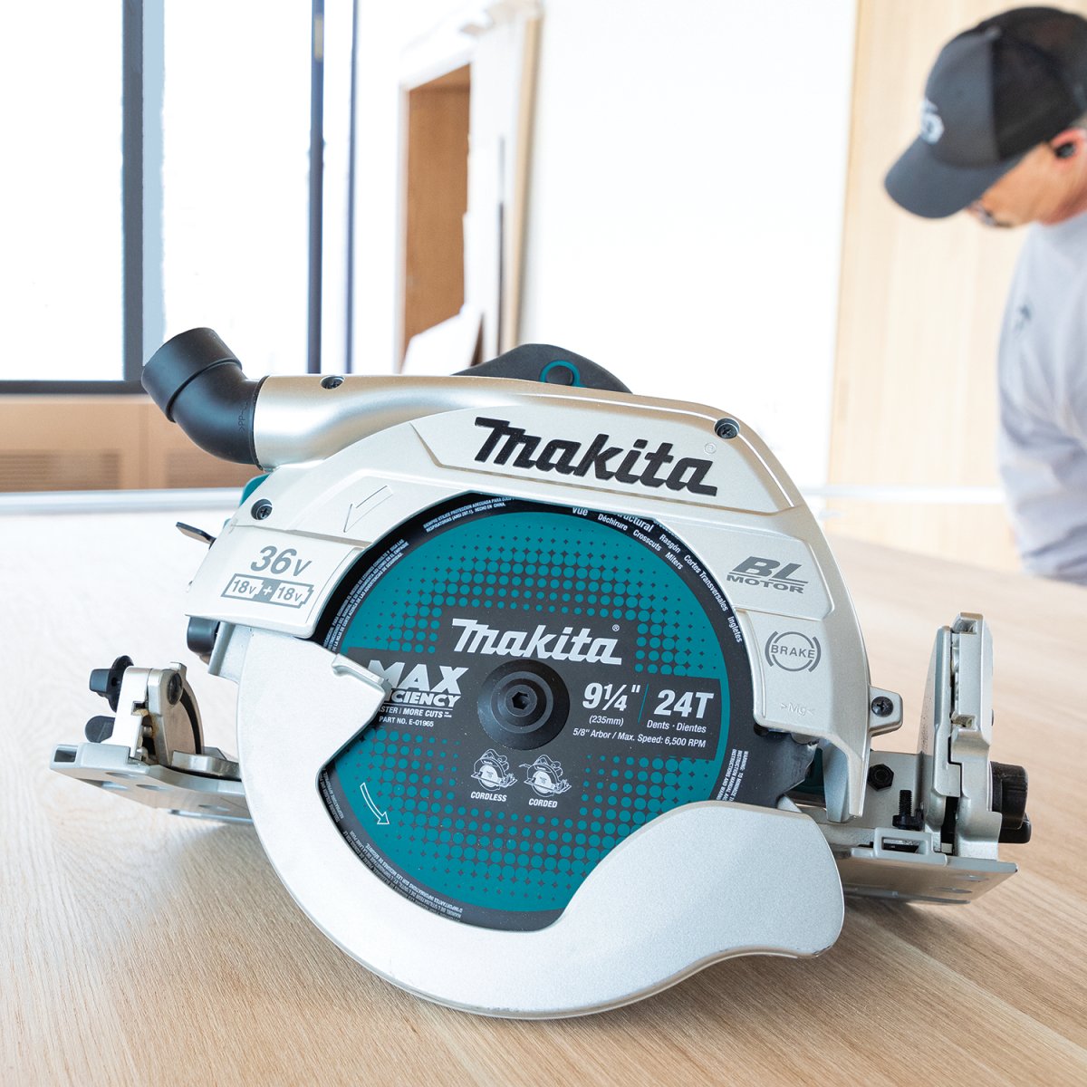 36V (18V X2) LXT® Brushless 9‑1/4” Circular Saw with Guide Rail Compatible Base, AWS® Capable Makita