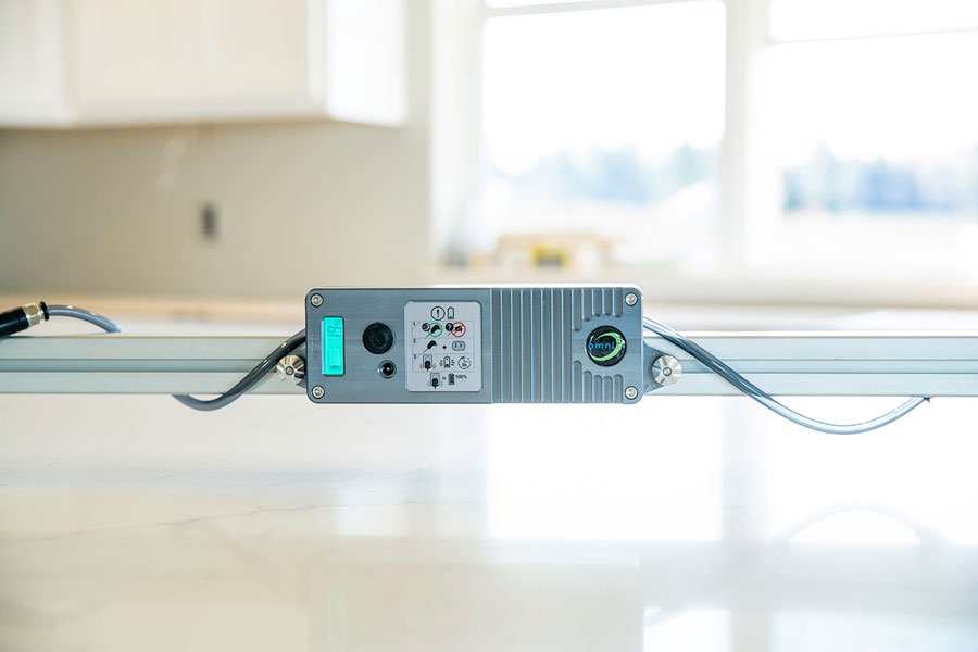 VMP750 | Rail Mounted Rechargeable Pump Omni Cubed