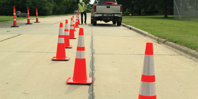 28 Inch Traffic Cones - Thick Base - 200 Pieces