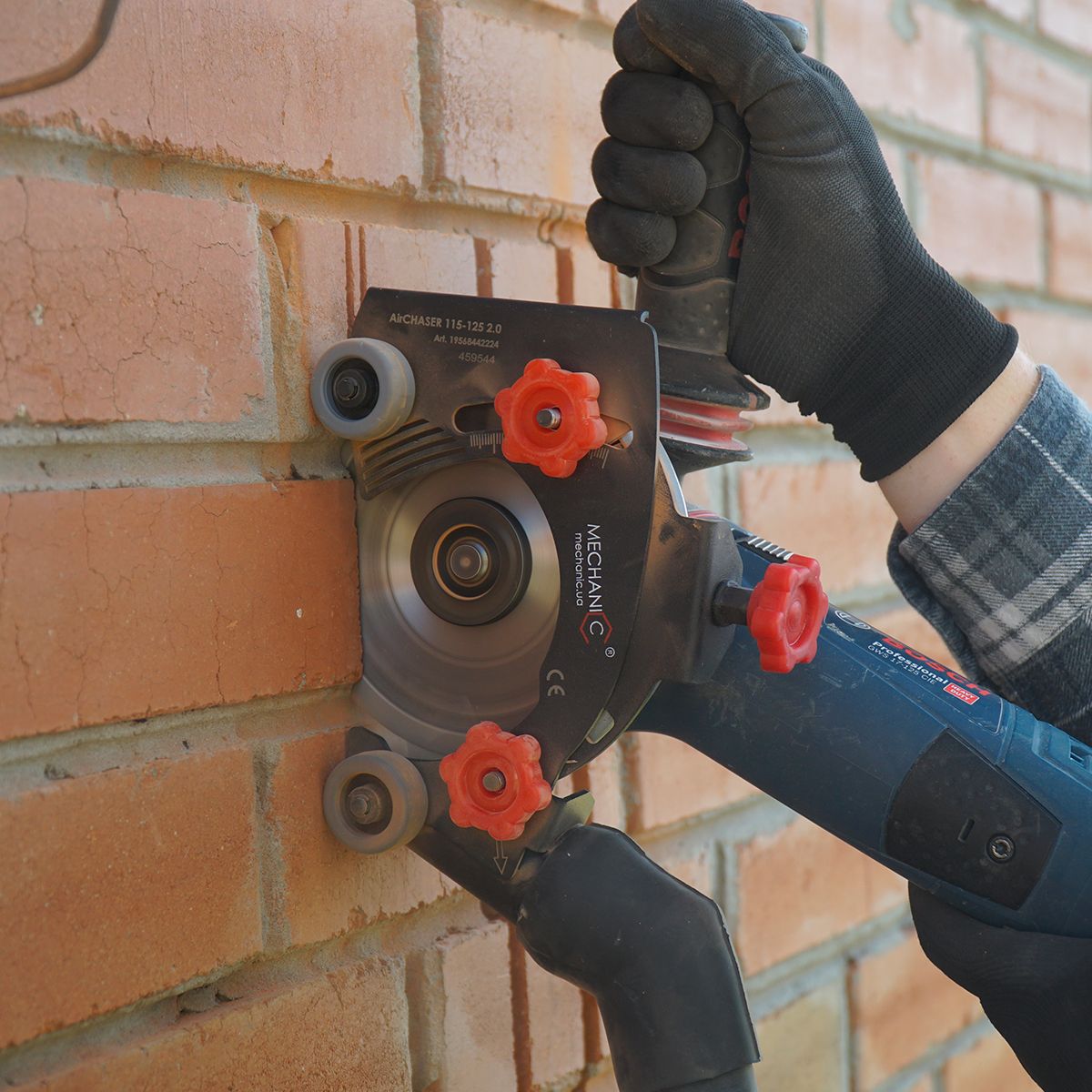 Cutting and chasing guard AirCHASER Distar