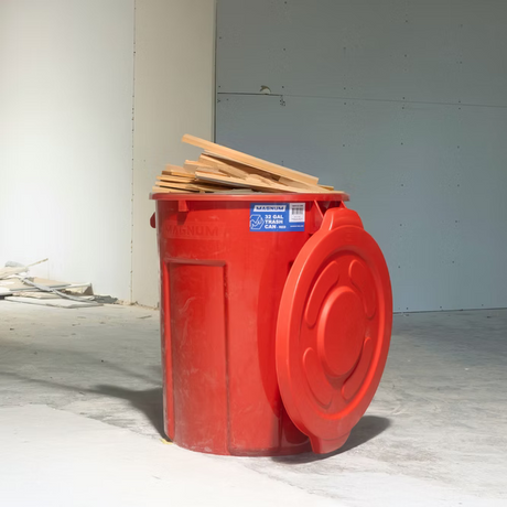 32 Gallon Pro-Series Trash Cans CMTC-C-32R Magnum Red
