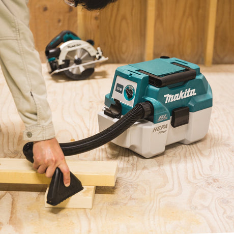 18V LXT® Lithium‑Ion Brushless Cordless 2 Gallon HEPA Filter Portable Wet/Dry Dust Extractor/Vacuum (5.0Ah) Makita