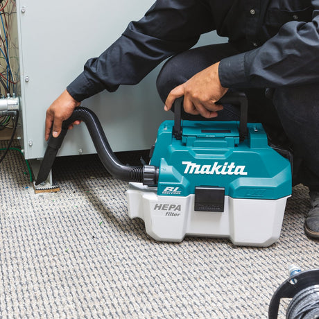 18V LXT® Lithium‑Ion Brushless Cordless 2 Gallon HEPA Filter Portable Wet/Dry Dust Extractor/Vacuum (5.0Ah) Makita