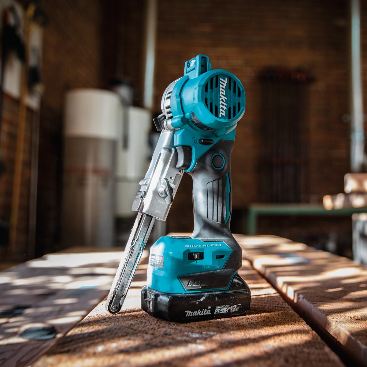 18V LXT® Lithium‑Ion Brushless Cordless 3/8" x 21" Detail Belt Sander Makita