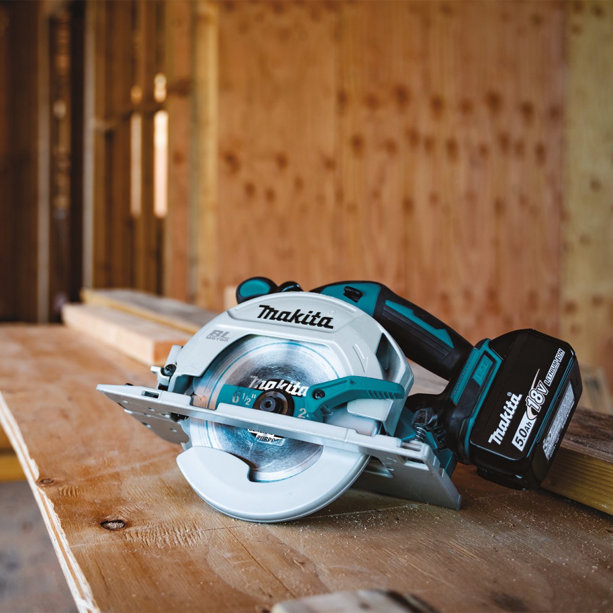 18V LXT® Lithium‑Ion Brushless Cordless 6‑1/2" Circular Saw Makita