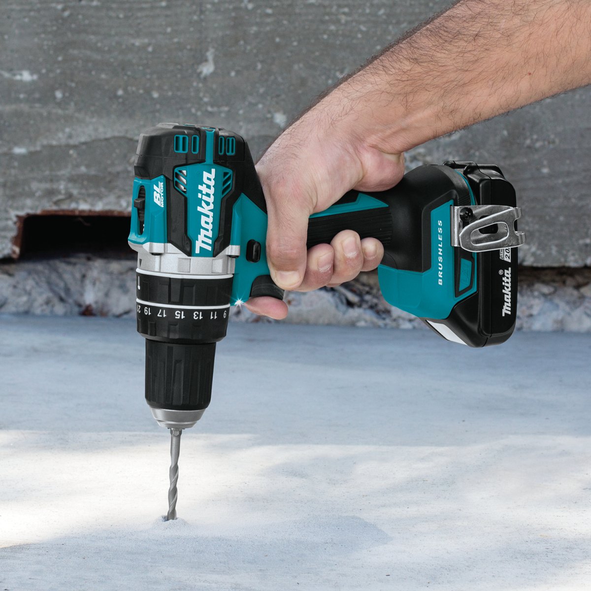 18V LXT® Lithium‑Ion Compact Brushless Cordless 1/2" Hammer Driver‑Drill Kit (2.0Ah) Makita
