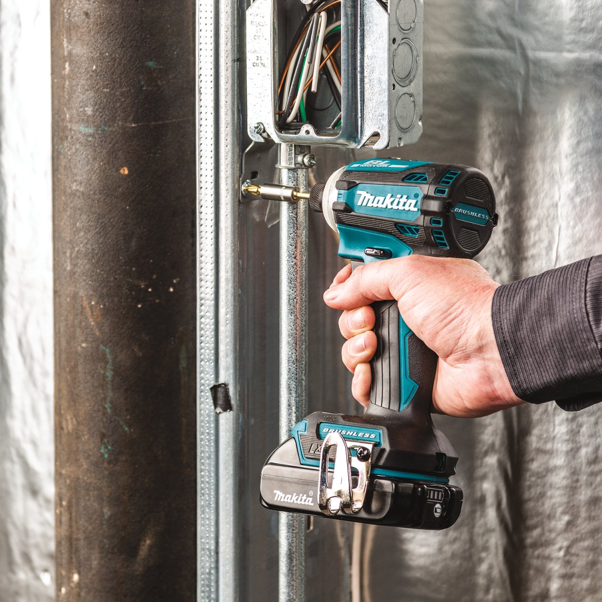 18V LXT® Lithium‑Ion Compact Brushless Cordless Quick‑Shift Mode™ 4‑Speed Impact Driver Kit (2.0Ah) Makita