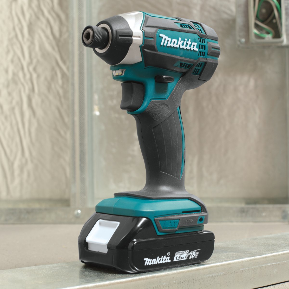 18V LXT® Lithium‑Ion Compact Cordless Impact Driver (1.5Ah) Makita