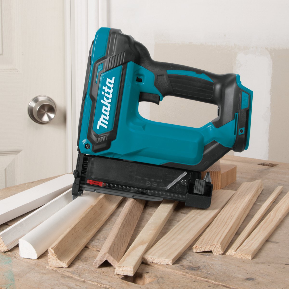 18V LXT® Lithium‑Ion Cordless 1‑3/8" Pin Nailer, 23 Ga Makita