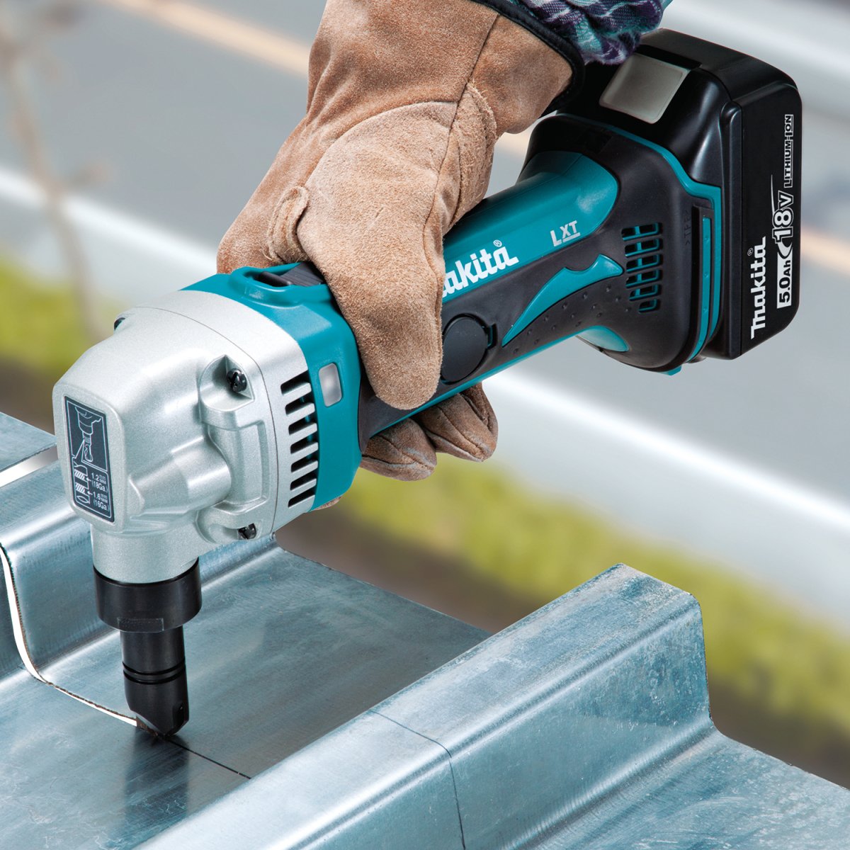 18V LXT® Lithium‑Ion Cordless 16 Gauge Nibbler Makita