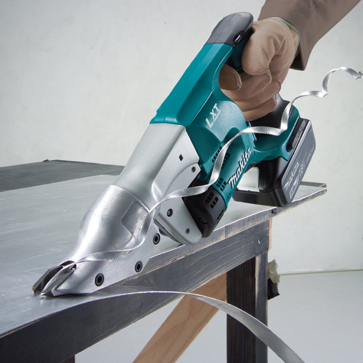 18V LXT® Lithium‑Ion Cordless 18 Gauge Straight Shear Makita