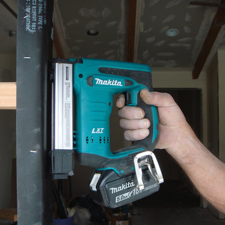 18V LXT® Lithium‑Ion Cordless 3/8" Crown Stapler (5.0Ah) Makita