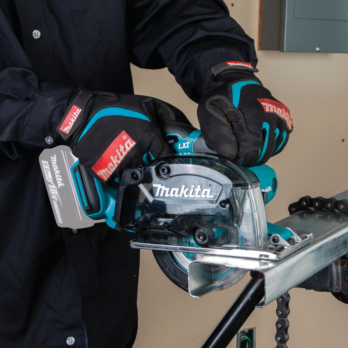 18V LXT® Lithium‑Ion Cordless 5‑3/8" Metal Cutting Saw, with Electric Brake and Chip Collector Makita