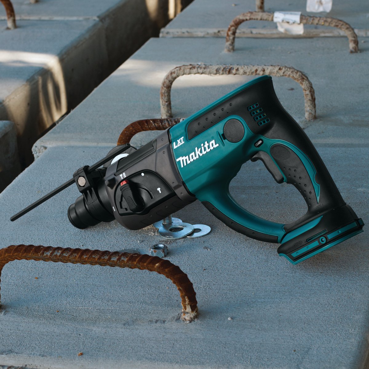 18V LXT® Lithium‑Ion Cordless 7/8" Rotary Hammer, Accepts SDS‑PLUS Bits Makita