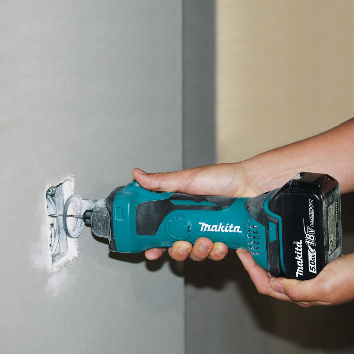 18V LXT® Lithium‑Ion Cordless Cut‑Out Tool Makita