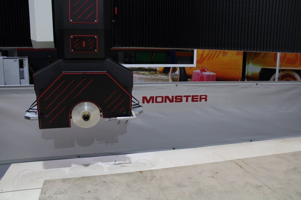 Monster 1 - 5 Axis CNC Machine - D2 Technologies